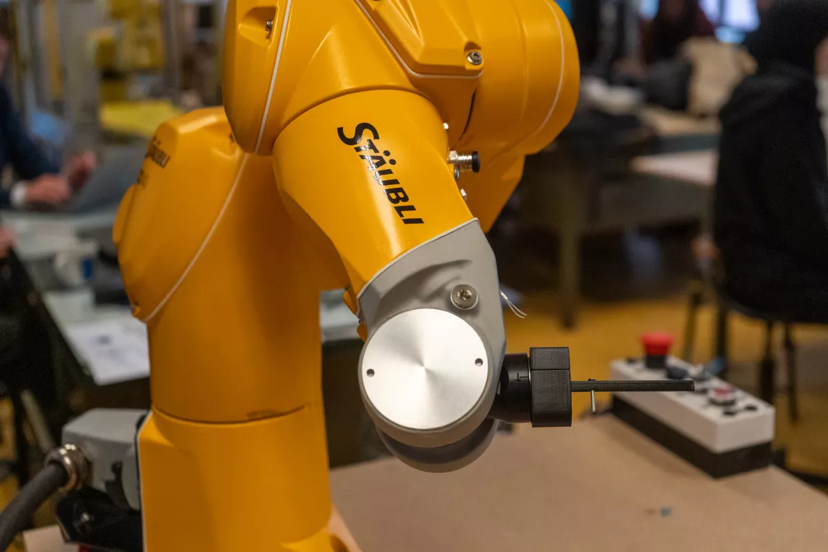 Bras-robotise-Staubli-1